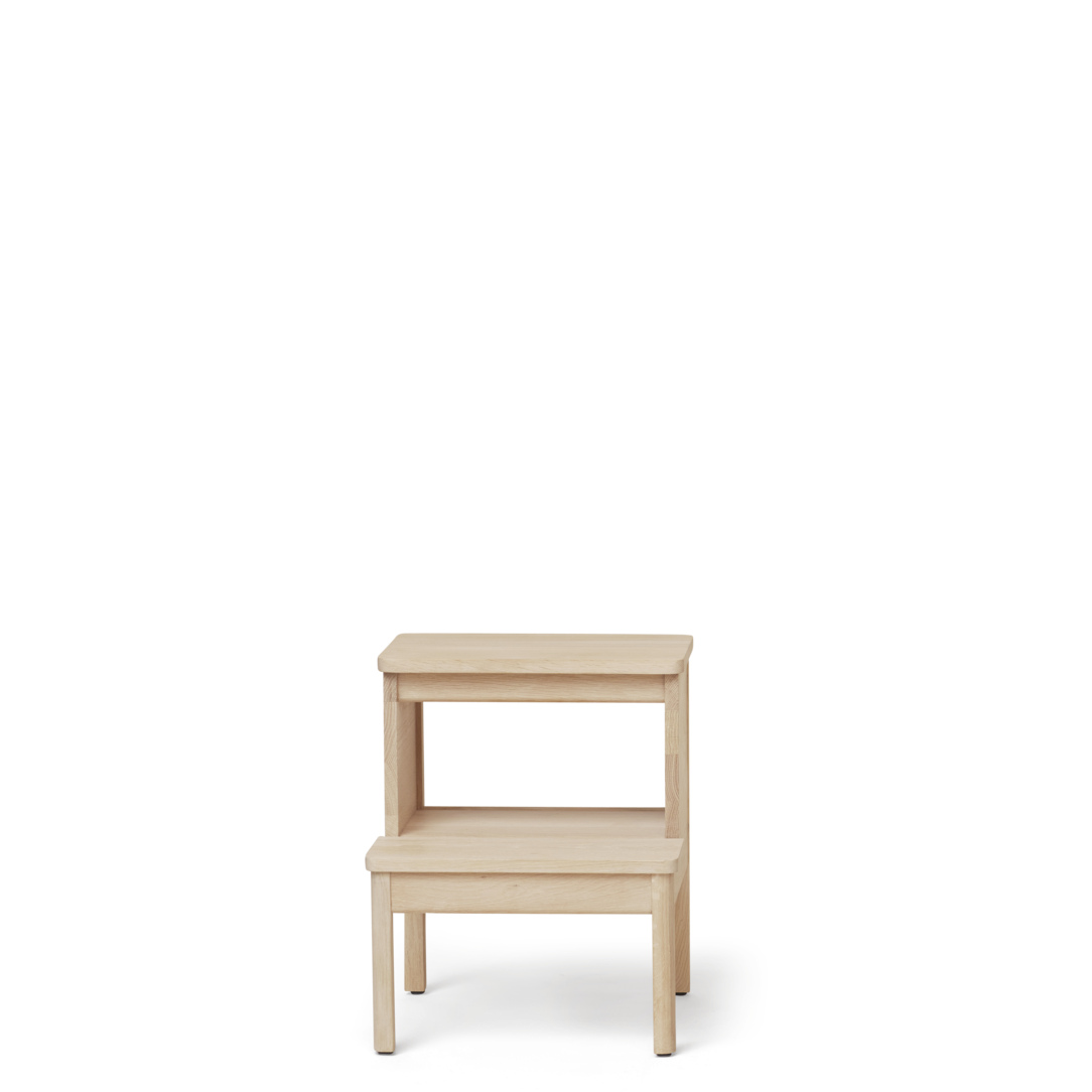 Skammel med 2 trin i lys eg