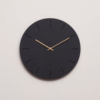 Grå ur med kobber viser 