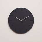 Grå ur med sølv viser 