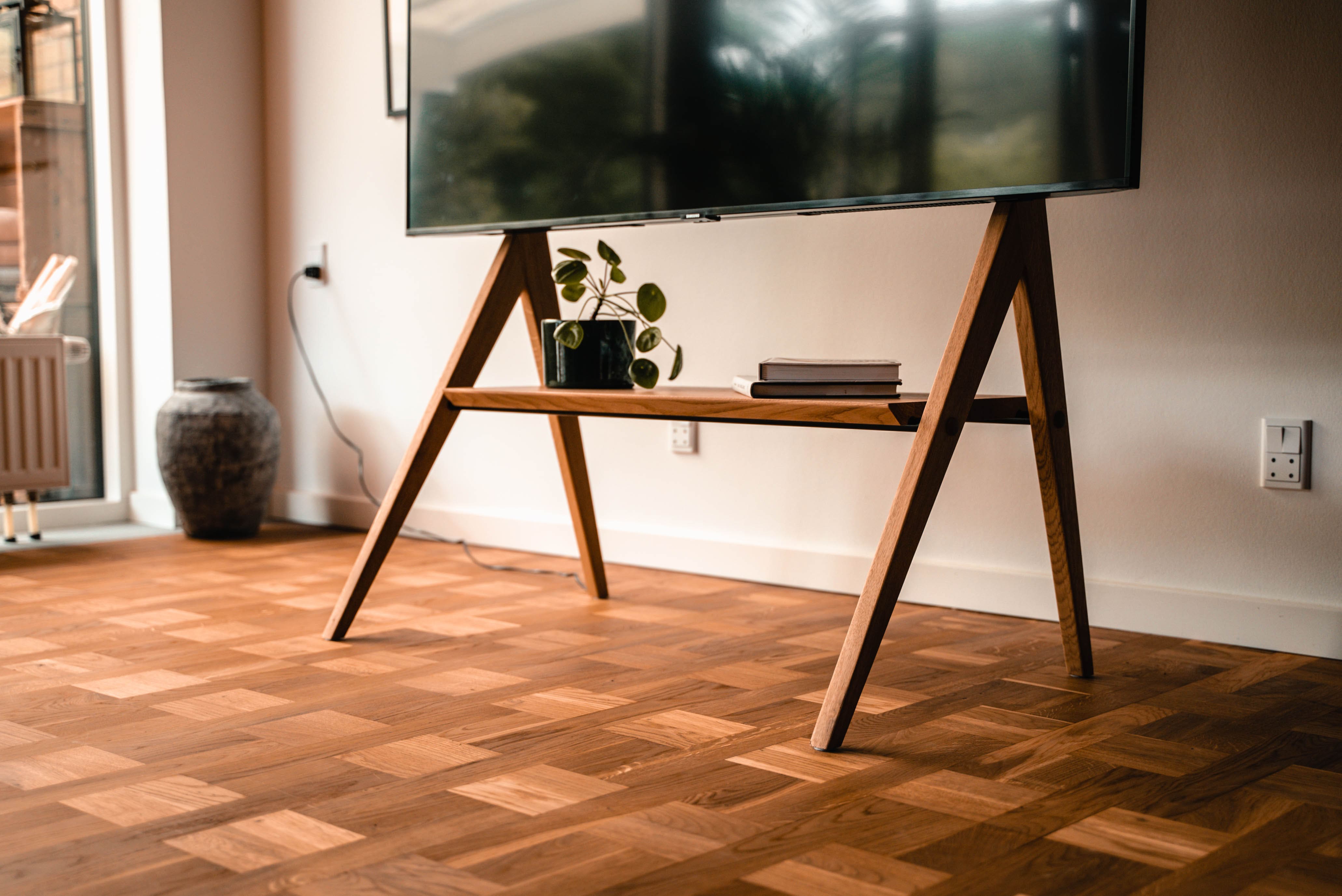 Billede 2 af tv-stander med hylde 
