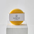 Nærbillede af en balsam bar fra Kystnær, baren er gul og til tørt og krøllet hår, med duft af havtorn. 