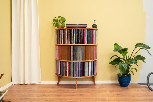 Møbel til opbevaring af plader i stuen