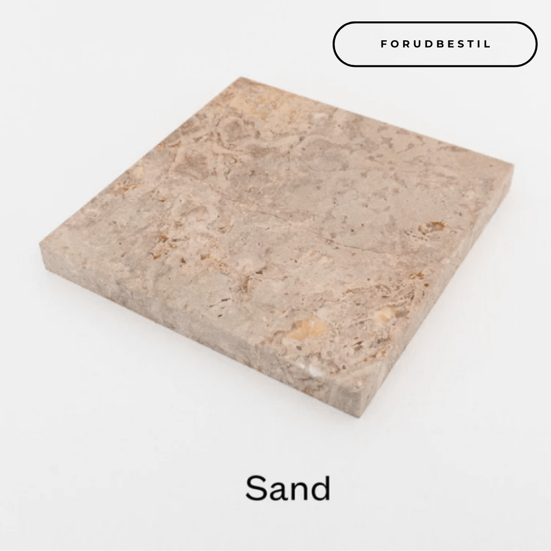 Marmorbakke i sand