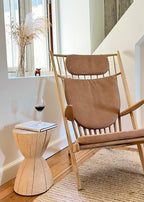 Sidebord til lænestol - Gry af Katholm i egetræ