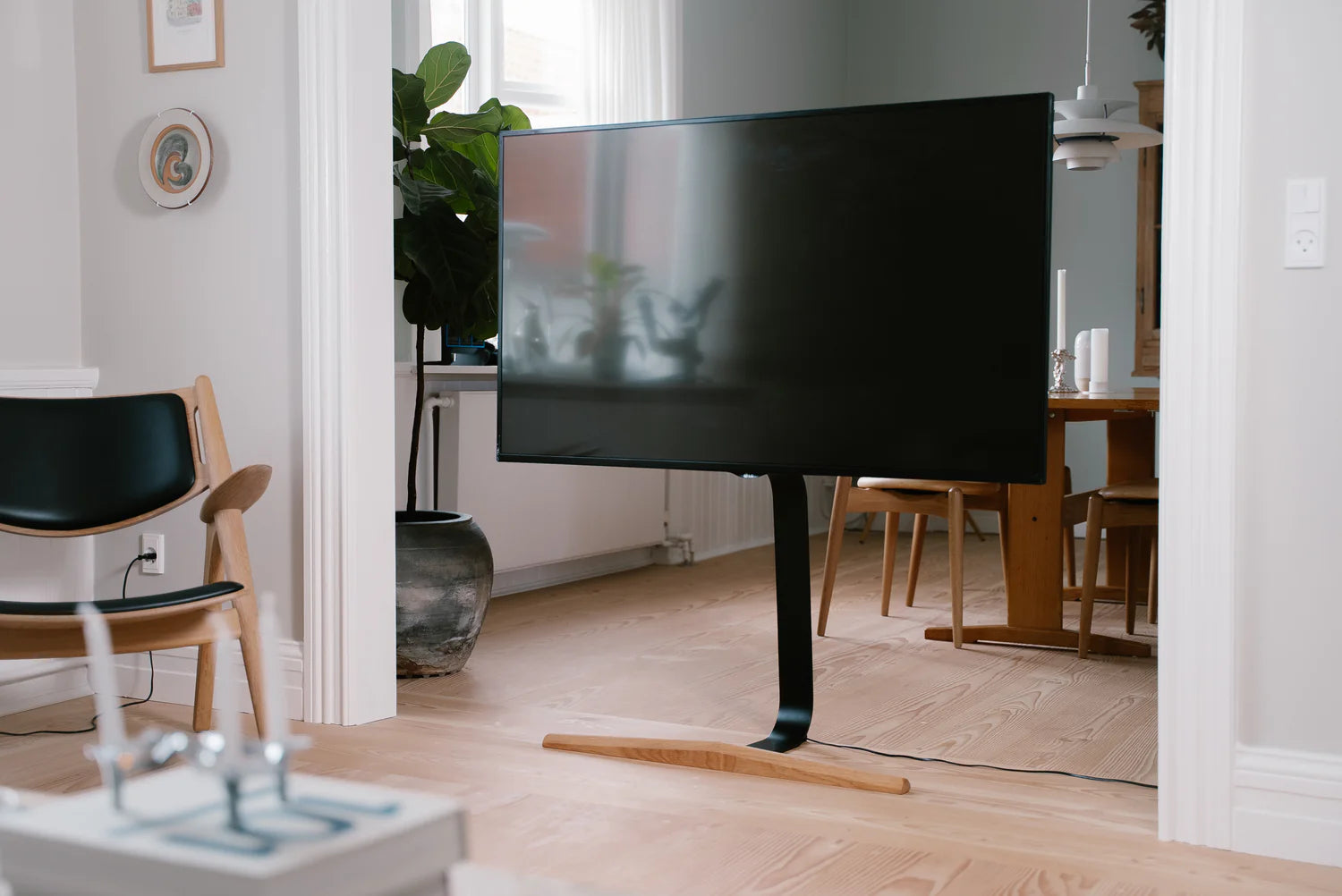 Nomi TV stander fra Kristian Juul