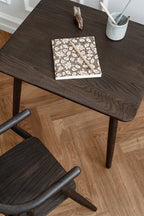 Børnemøbler i mørk bejset egetræ