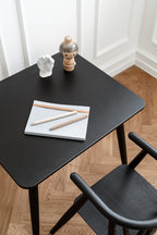 Børnemøbler i sort bejset egetræ