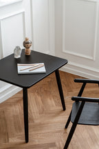 Børnemøbler i sort bejset egetræ