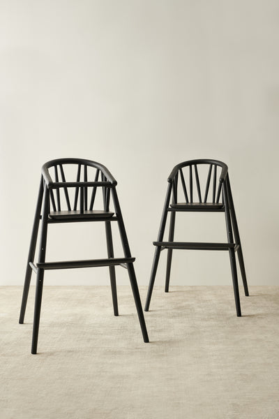 Højstole i mørk bejset egetræ