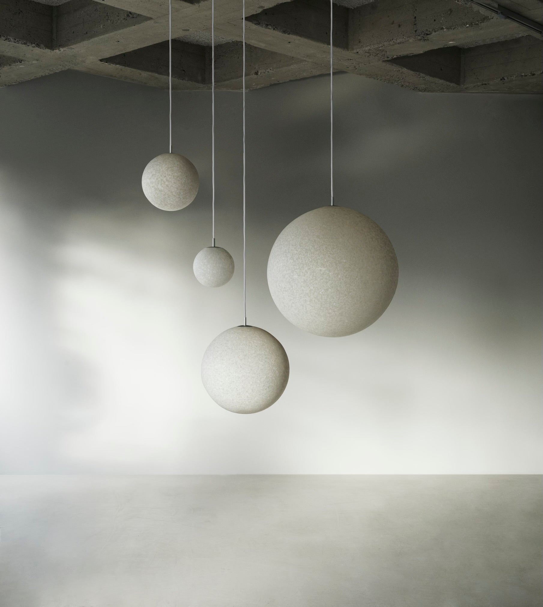 4 loftlamper i forskellige størrelser fra Normann Copenhagen