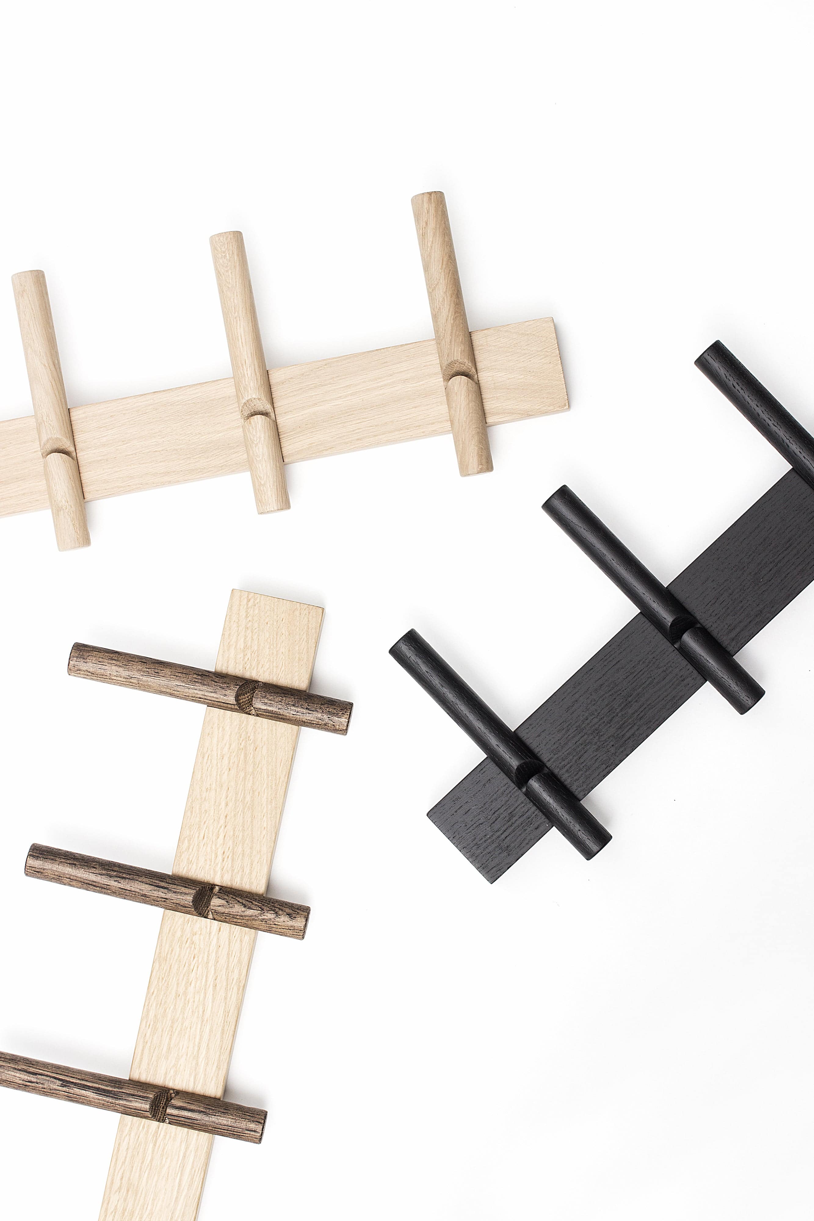 Knagerækker i egetræ og sort egetræ