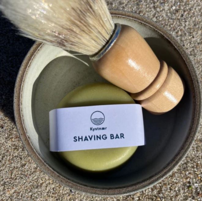 Shavingbar i skål med skæg kost