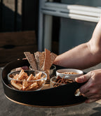 Snacks på serveringsbakke