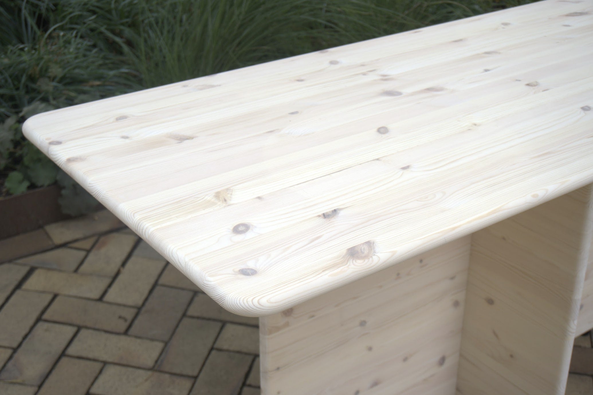 Spisebord i fyrretræ