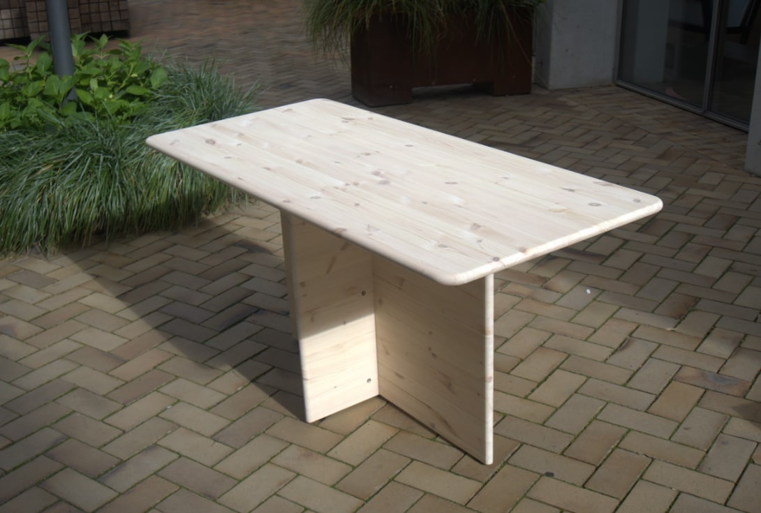 Spisebord i fyrretræ