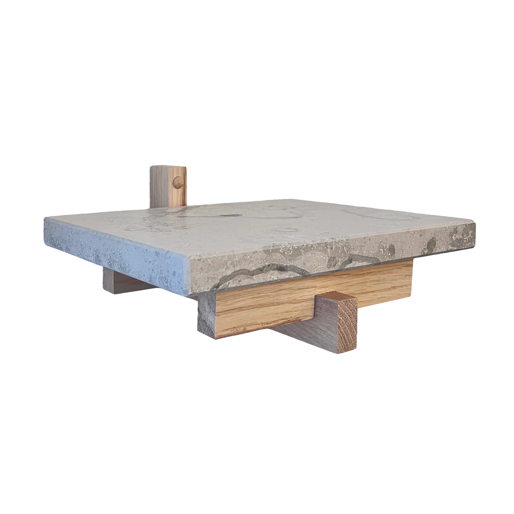 Træhylde med marmorplade