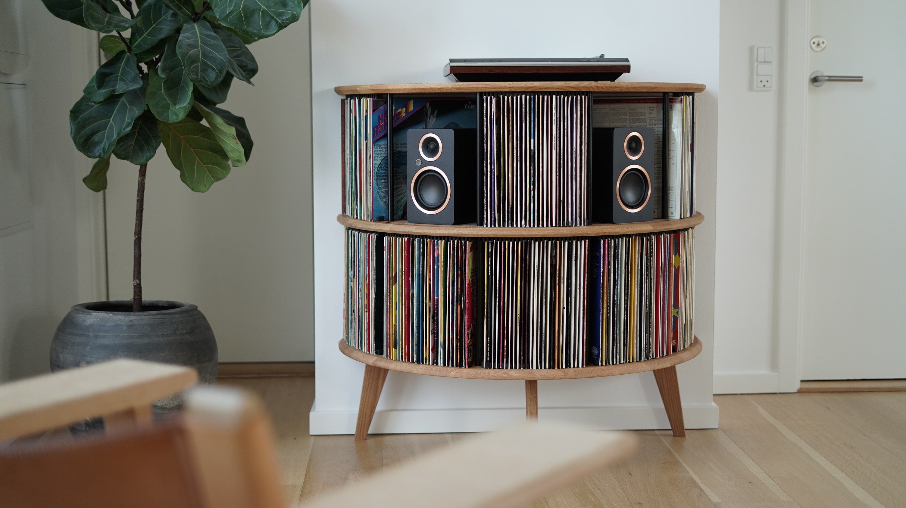 Billede af vinyl møbel med højtaler