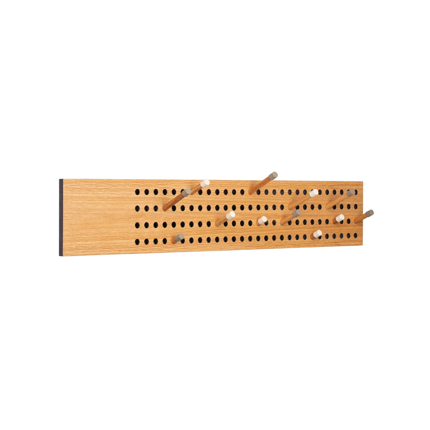 Scoreboard large horisontal i materialet oak. Derudover er der sat eco dots på i flere farver.