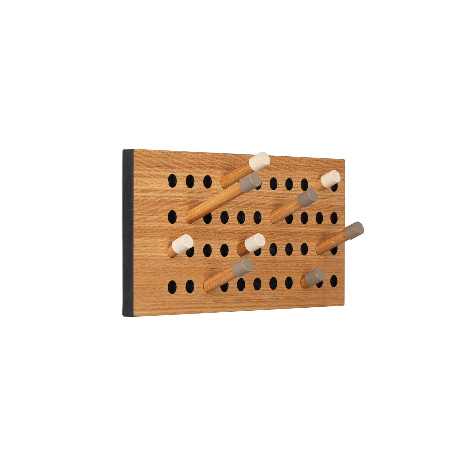 Scoreboard small i horisontal i materiale oak. Her er der sat eco dots på i flere farver for et andet udtryk