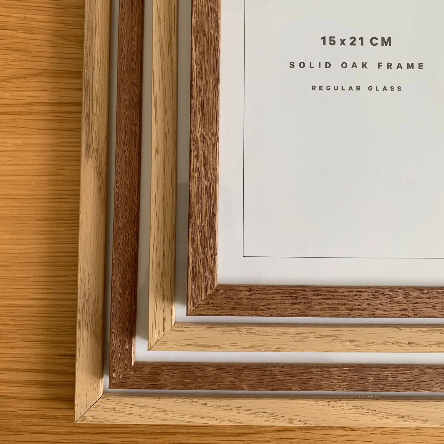 Egetræsramme i forskellige nuancer