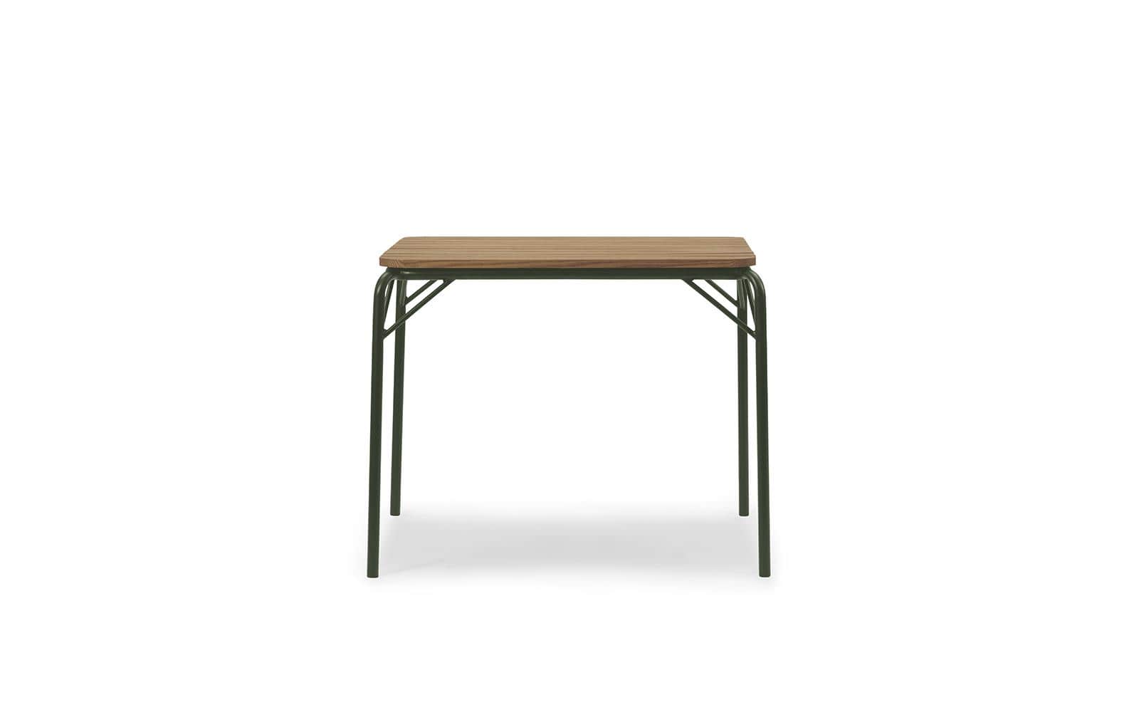 Lille havebord i træ med grønne stålben