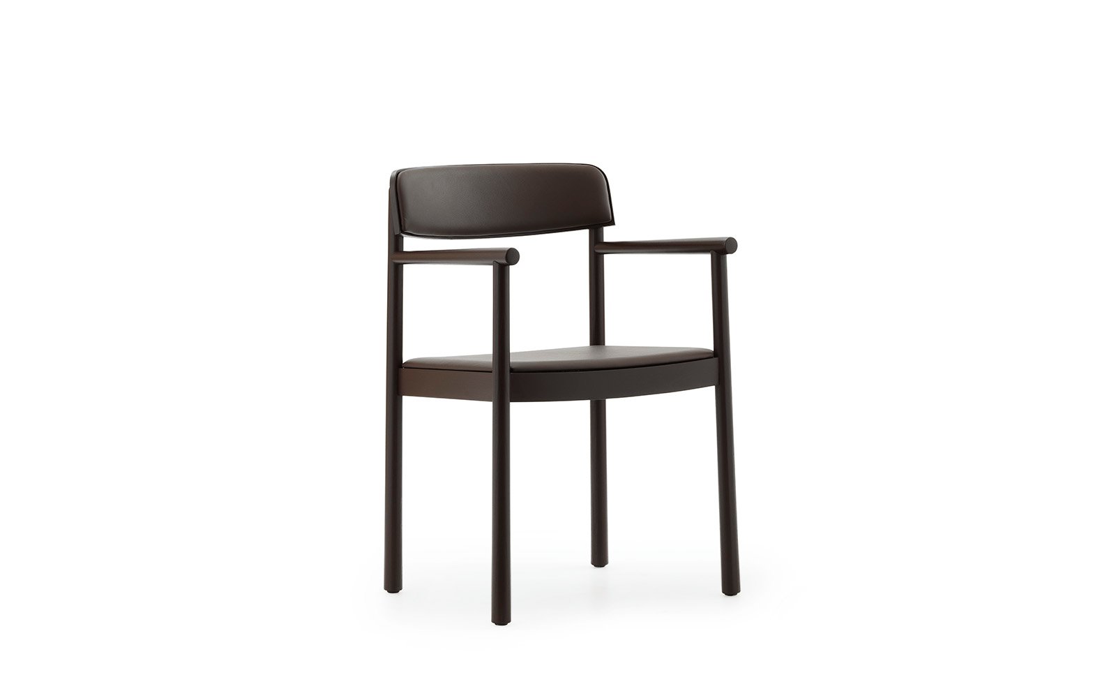 Timb spisebordsstol med frontpolstring i læder og armlæn fra Normann Copenhagen