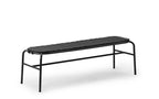 Sort bænk med sort aflang hynde