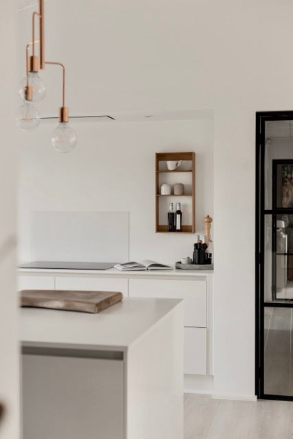 Lille reol med 3 hylder i køkken