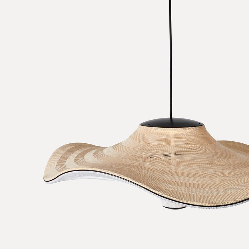 Loftlampe i beige og hvid med sort leding