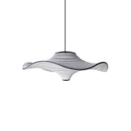 Loftlampe i hvid med sorte syninger 
