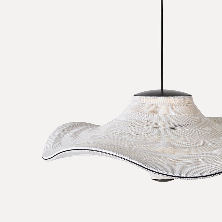 Loftlampe i hvid med sorte kanter 