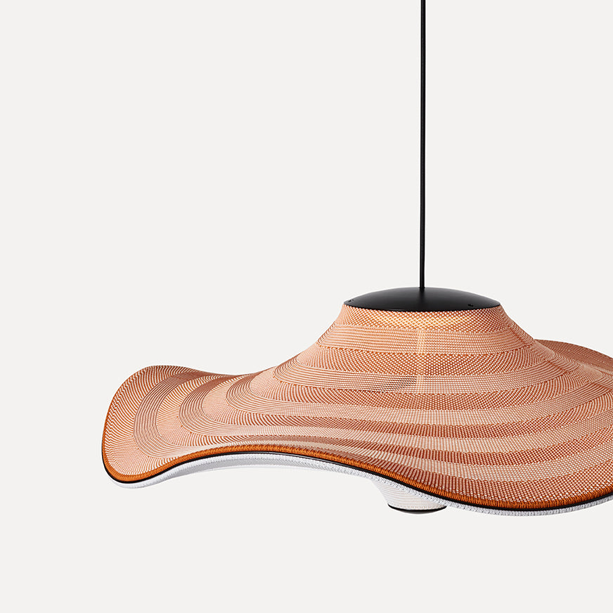 Loftlampe i orange og hvide syninger