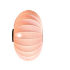 Lampe i coral farvet sorte detaljer med lys i