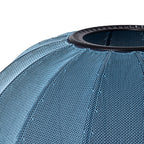 Loftlampe i blå nærbillede