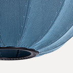 Nærbillede af lampe i blå 