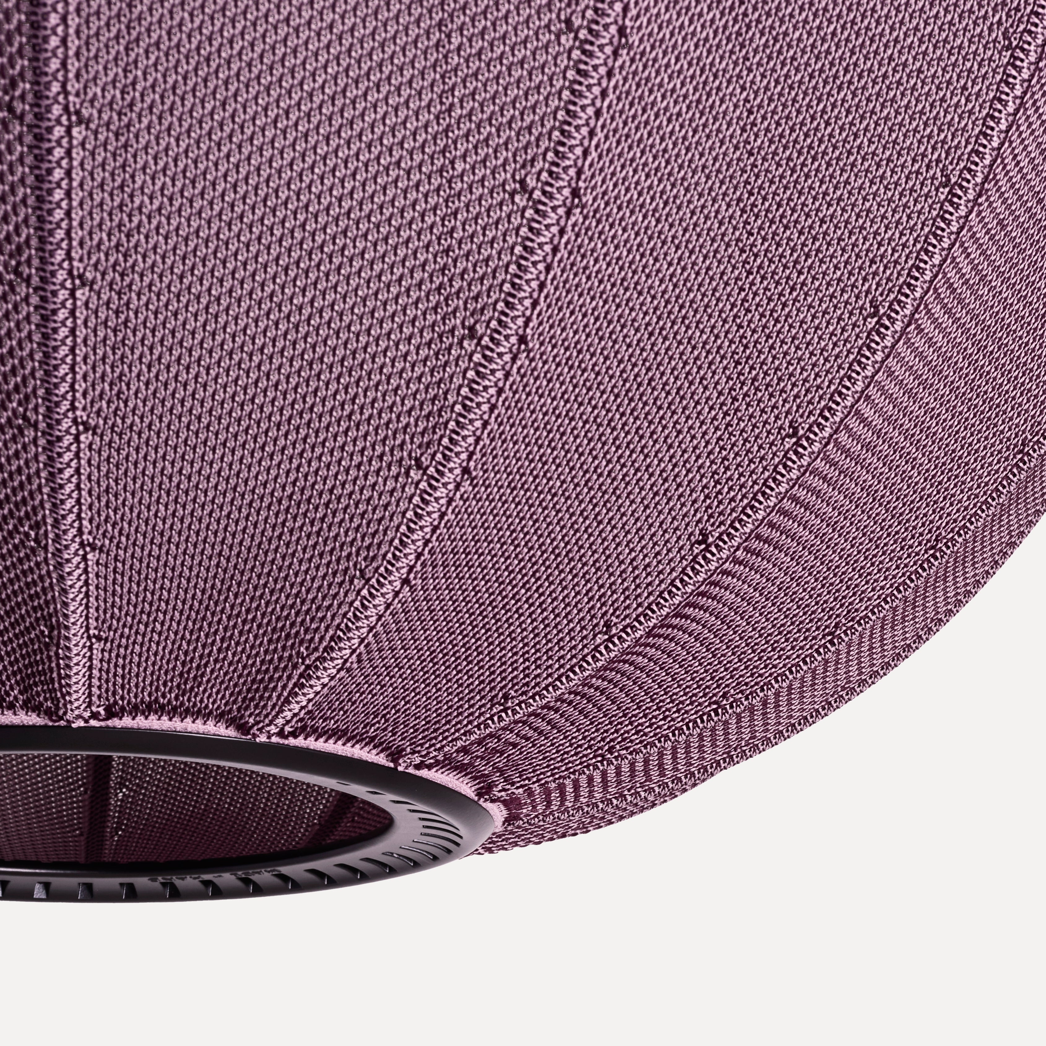 Nærbillede af lampe i lilla