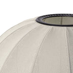 Loftlampe i perlemorshvis close up