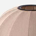 Nærbillede i sandfarvet med sort