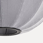 Nærbillede i sølv med sorte detaljer 