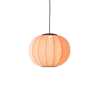 Loftlampe i koral farvet med sort ledning