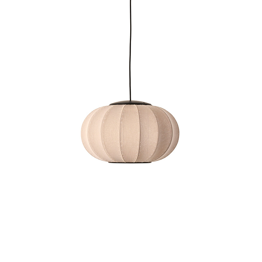 Loftlampe i beige med sort ledning
