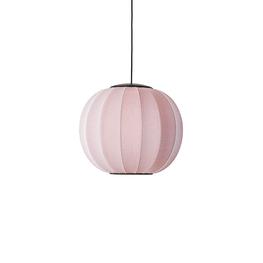 Loftlampe i lyserød med sort ledning