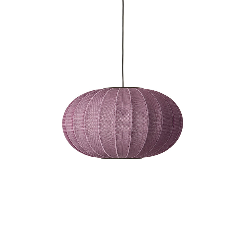 Loftlampe i lilla med sort ledning