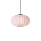 Loftlampe i lyserød med sort ledning