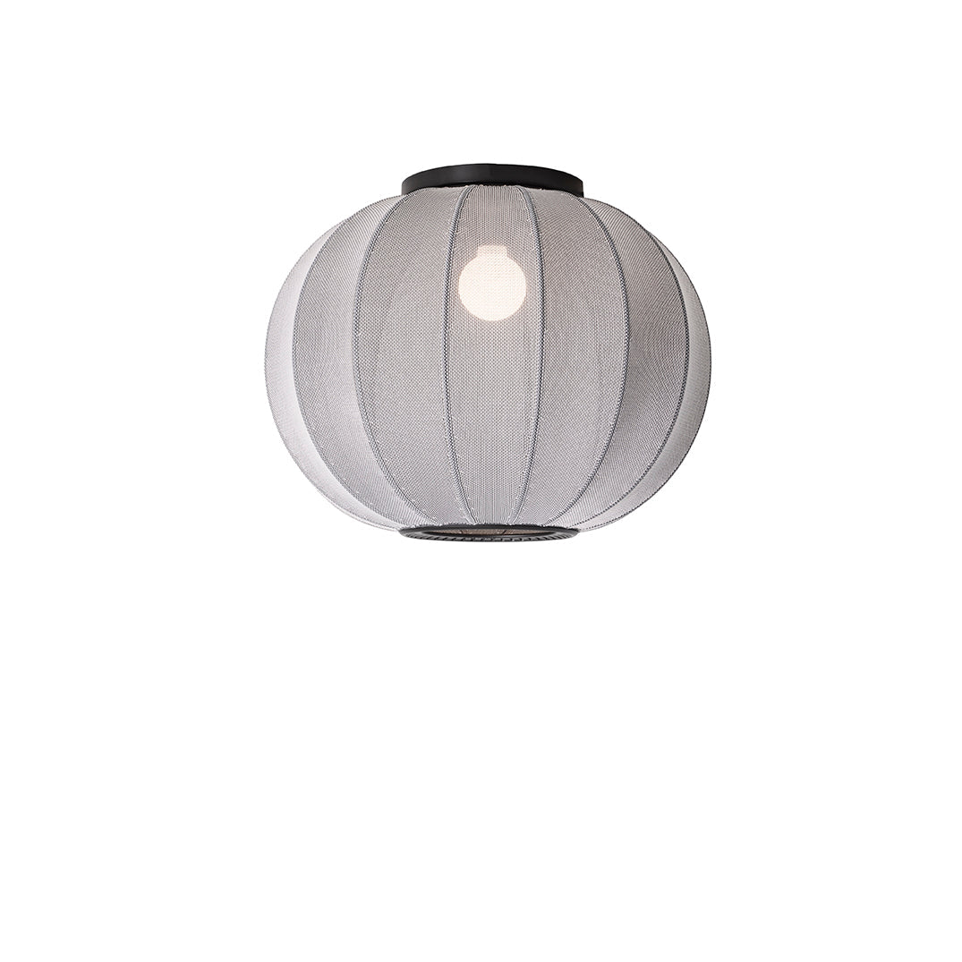 Loftlampe i grå med lys i